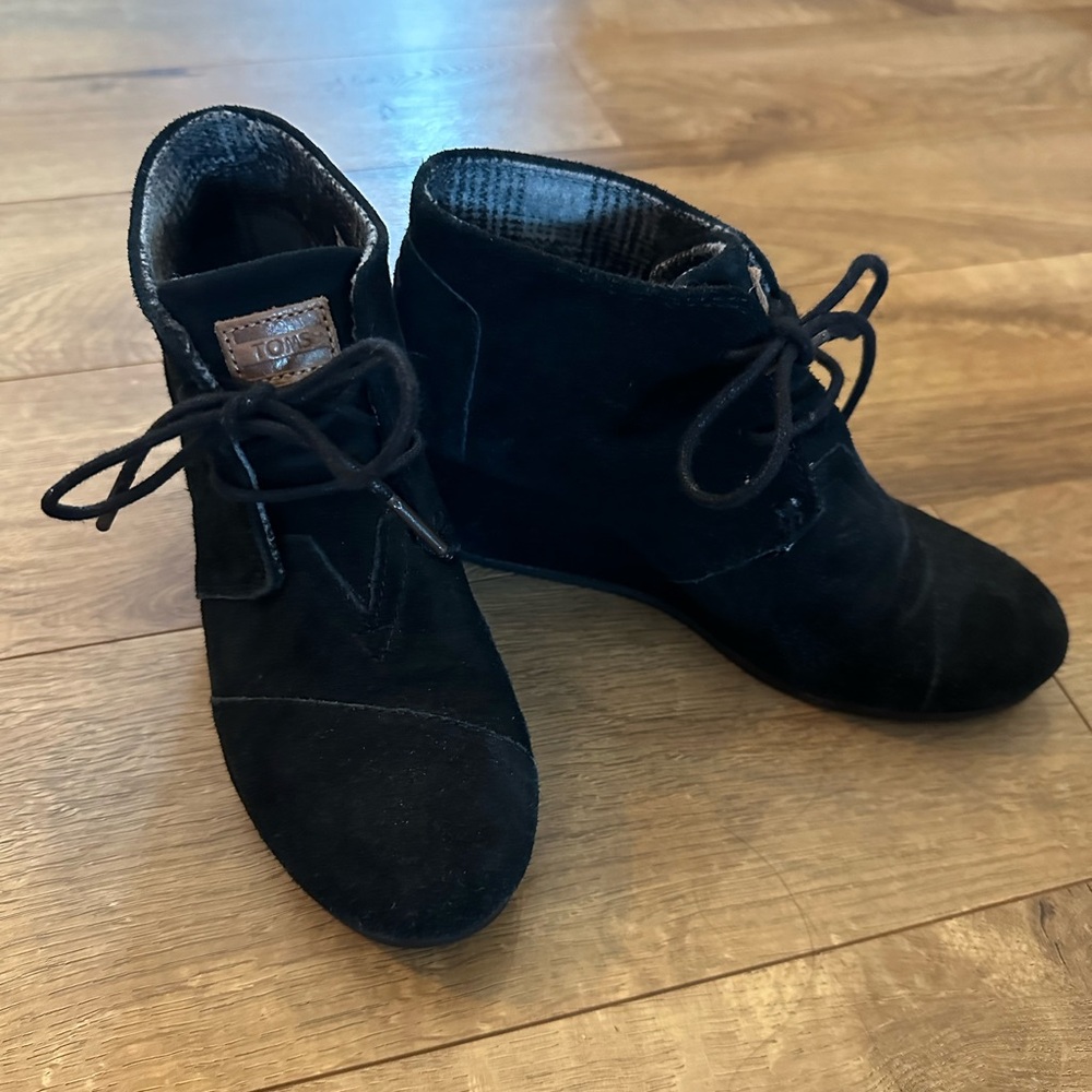 Toms wedge bootie, black